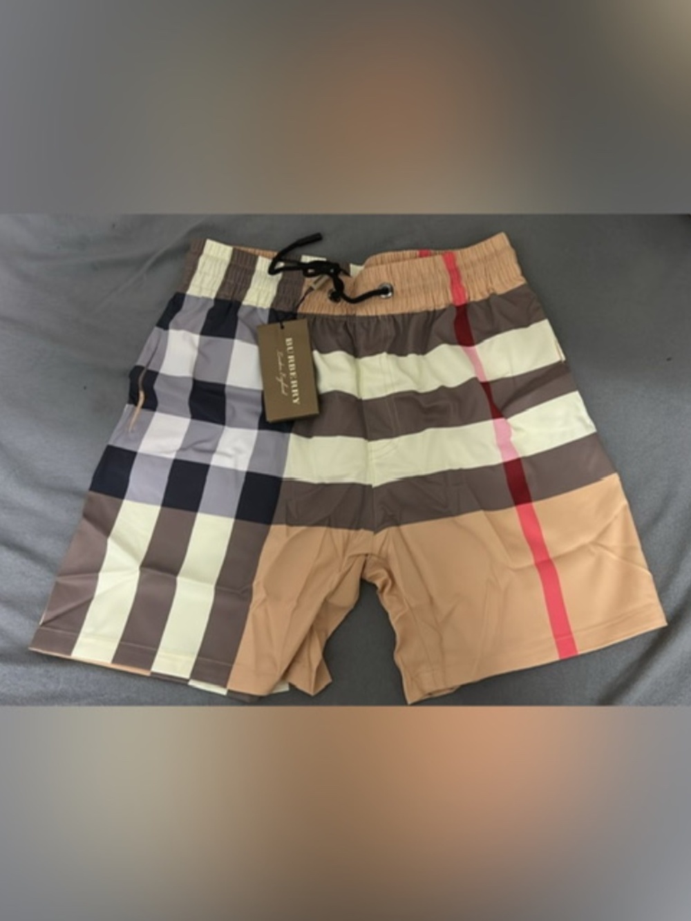 Burberry shorts - Picture 2 of 3